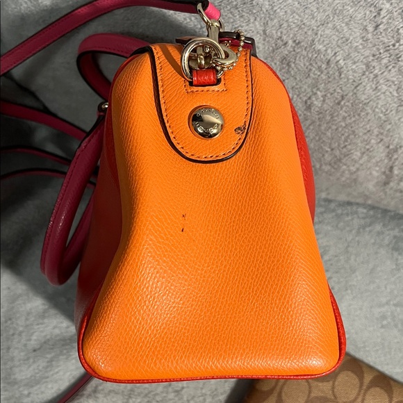 Colorful Coach Set - Picture 6 of 13